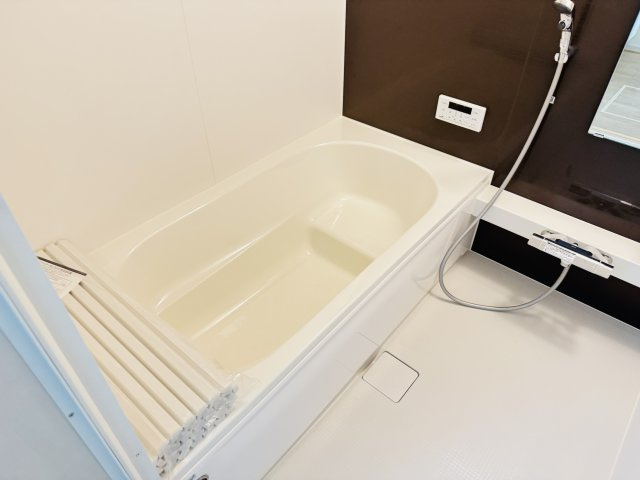 【浴室】 | 柏市亀甲台町２丁目新築戸建 | 足を伸ばせる広々浴槽で毎日リラックス♪