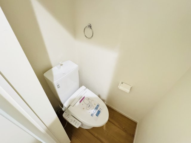柏市亀甲台町２丁目新築戸建のトイレ|温水洗浄暖房便座つきトイレ