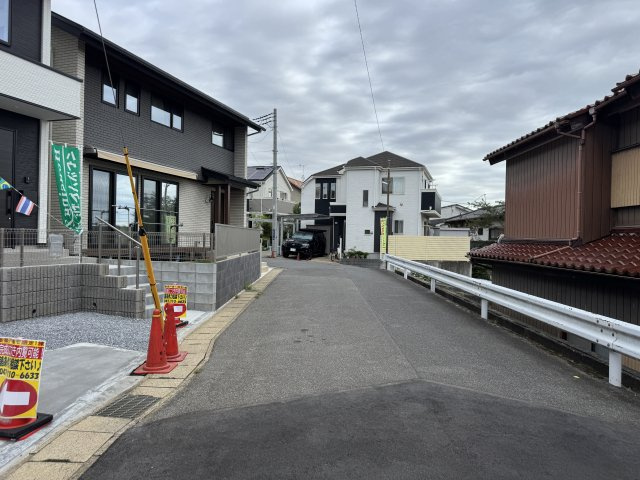 柏市亀甲台町２丁目新築戸建の前面道路含む現地写真|南側前面道路・幅員約5.8ｍ