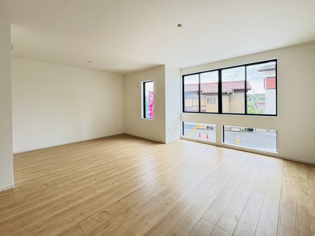 柏市亀甲台町２丁目新築戸建の居間・リビング|18.3帖+4帖リビングダイニングキッチン