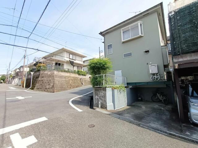 八王子市横川町の中古一戸建の前面道路含む現地写真| 