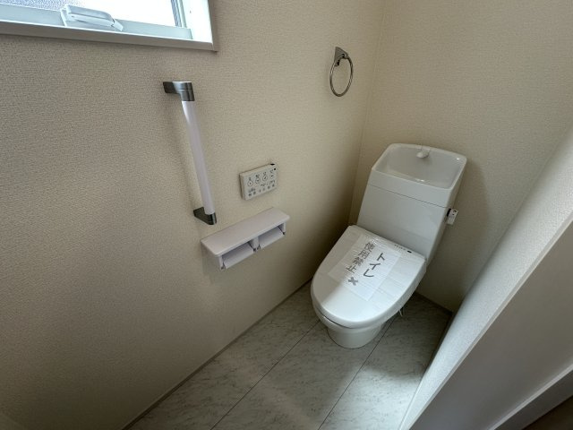 神戸市須磨区北落合4丁目新築戸建5号棟のトイレ