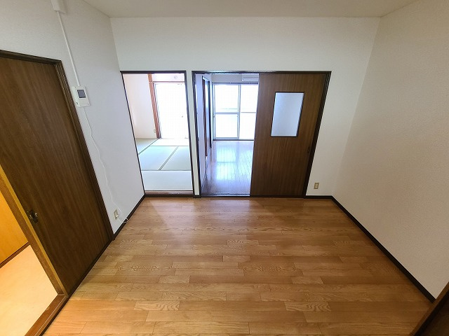 トークビレッジの居間・リビング