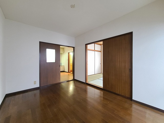 トークビレッジの洋室