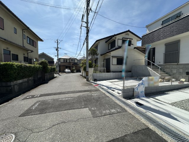 神戸市須磨区北落合4丁目新築戸建2号棟の前面道路含む現地写真