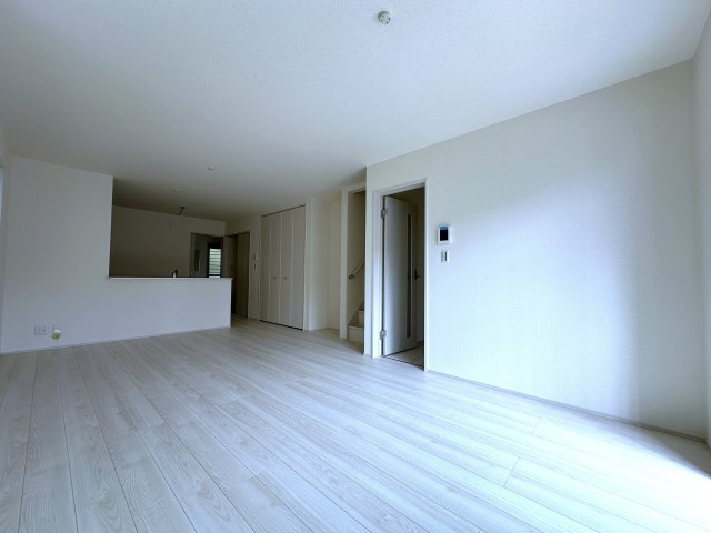 神戸市須磨区北落合4丁目新築戸建2号棟の居間・リビング