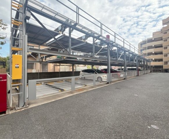 サンクレイドル志木の駐車場