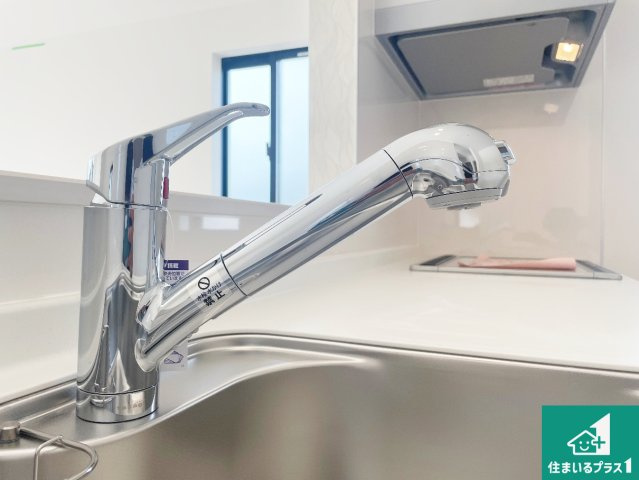 明石市太寺天王町　新築一戸建ての設備|浄水器を内蔵！炊飯時、お茶を作る時に安心してお水を使えます！お湯と冷水、浄水と原水、シャワーの切替えもワンタッチです！