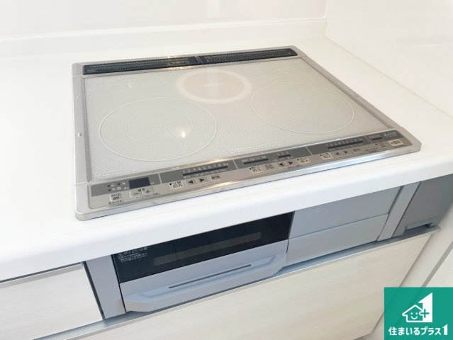 明石市太寺天王町　新築一戸建ての設備|火を使わないので、安心なＩＨコンロ！でこぼこが無い構造なので、掃除もしやすく清潔に保てます！