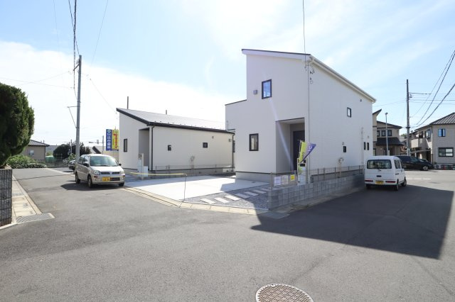 仲介手数料無料　桶川市上日出谷南1丁目　新築　全２棟の駐車場