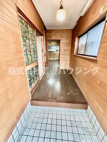 寝屋川市太秦緑が丘の一戸建ての玄関
