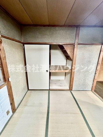 寝屋川市太秦緑が丘の一戸建ての収納