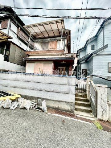 寝屋川市太秦緑が丘の一戸建ての外観