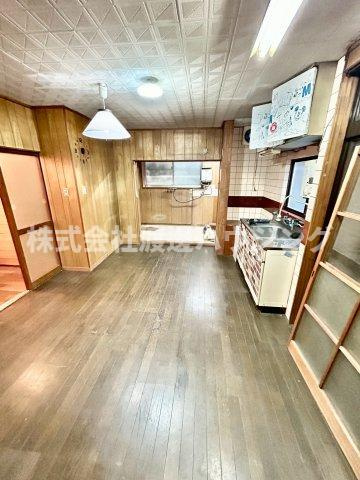 寝屋川市太秦緑が丘の一戸建ての居間・リビング