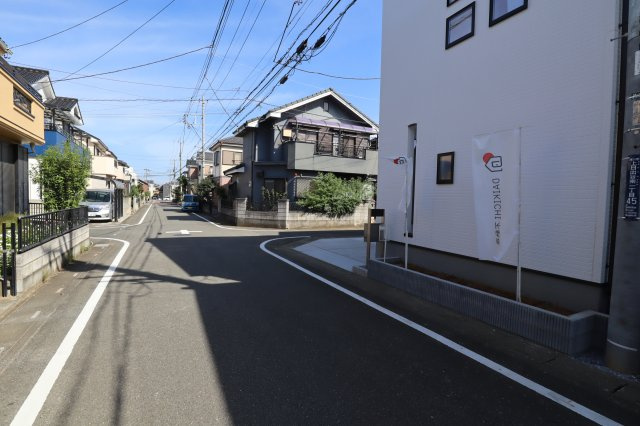 仲介手数料無料　桶川市上日出谷南１丁目　新築　全1棟の前面道路含む現地写真