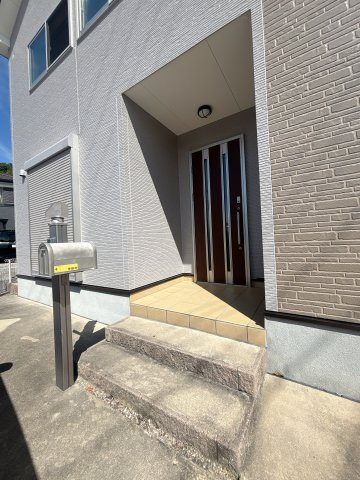 萱苅口貸家のエントランス