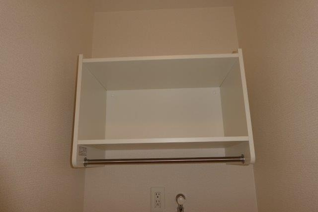 カーサ・フィオーレ中庄の洗面所|洗濯機置き場　棚