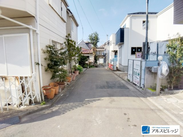 入間郡三芳町大字藤久保の新築一戸建の前面道路含む現地写真