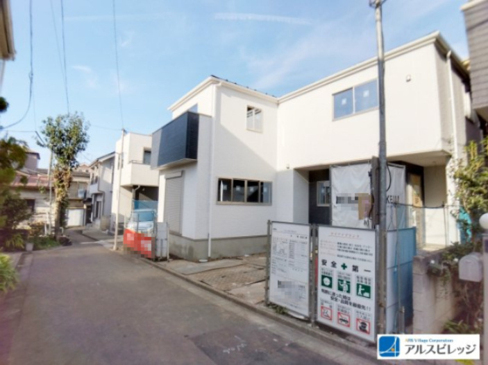 入間郡三芳町大字藤久保の新築一戸建の前面道路含む現地写真