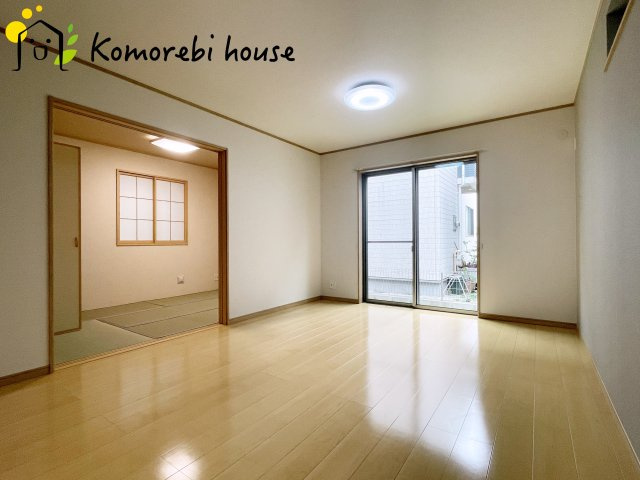 上尾市小泉7丁目　中古一戸建ての居間・リビング|9/29　撮影済み