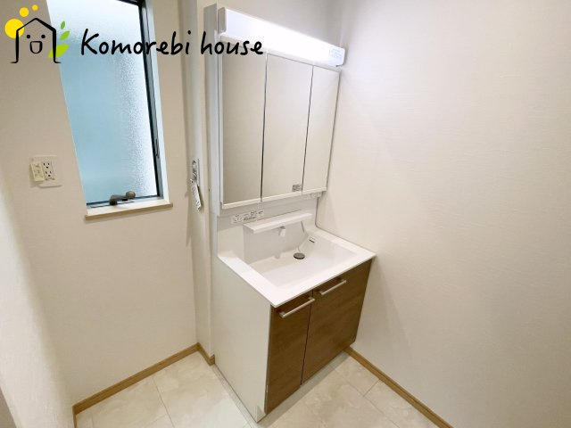 上尾市小泉7丁目　中古一戸建ての独立洗面台|9/29　撮影済み