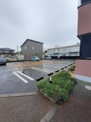 【駐車場】 | ローレル | 駐車場です