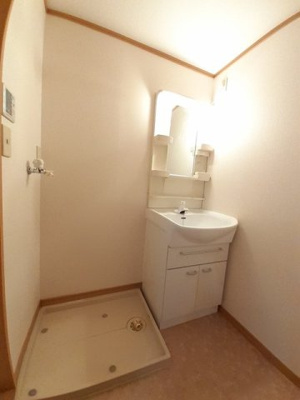 【洗面所】 | ローレル | 脱衣スペースもあります