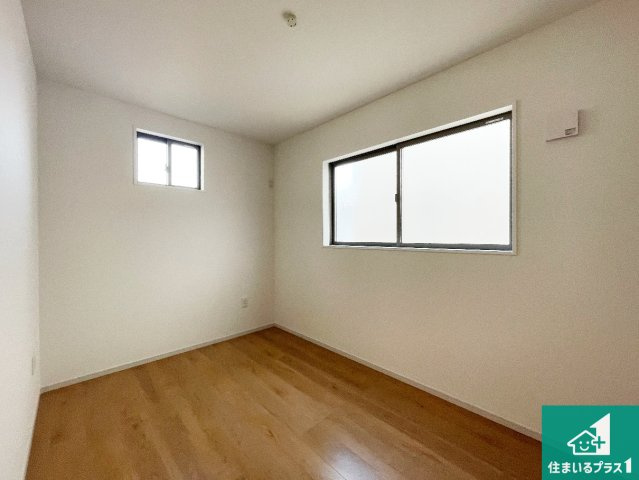 大津市皇子が丘　新築一戸建ての洋室|シンプルな洋室は、自分好みのインテリアが楽しめます♪ご家族とインテリアや家具を選びに行くのは新築購入時の醍醐味の一つです。ぜひお楽しみください♪