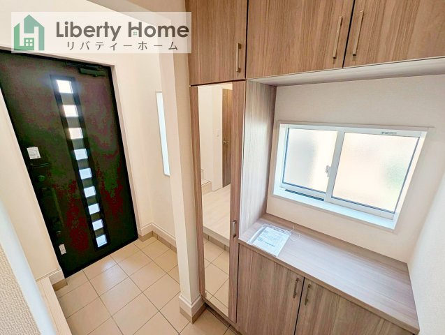 水戸市千波町4期　新築戸建　2号棟の玄関