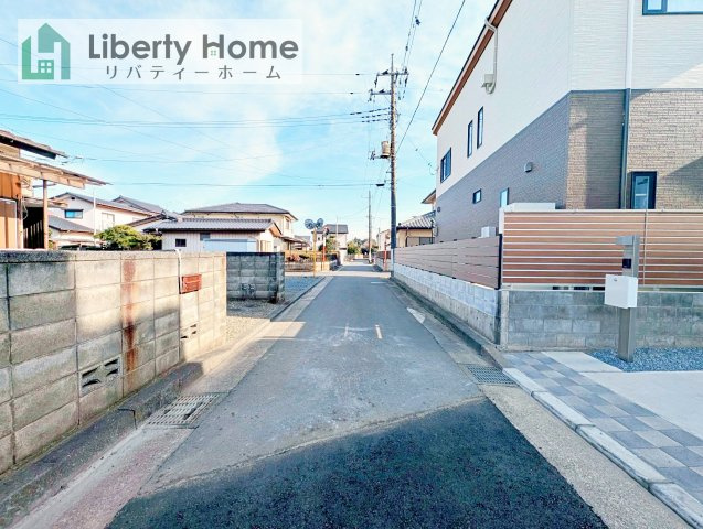 水戸市千波町4期　新築戸建　2号棟の前面道路含む現地写真