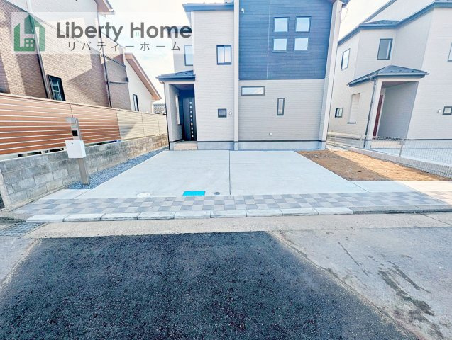 水戸市千波町4期　新築戸建　2号棟の駐車場