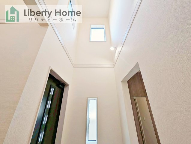 水戸市千波町4期　新築戸建　2号棟の玄関