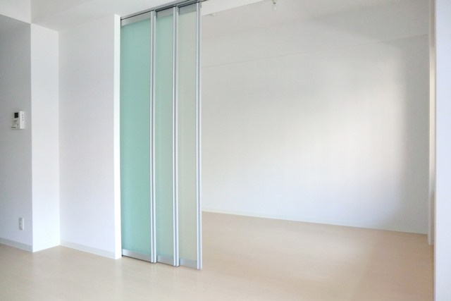 Ａｌｌｏｇｇｉｏの洋室|☆リビングと５．８帖の居室をスライドドアで仕切れます。☆