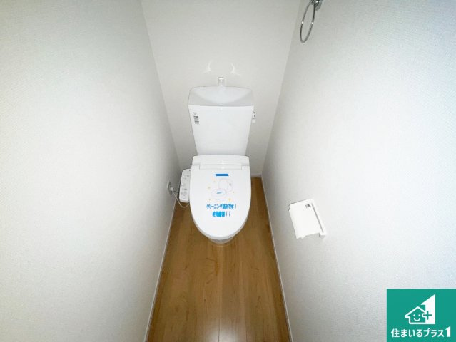 京都市伏見区向島庚申町　第2期　新築一戸建てのトイレ|1・2階の2ヶ所にあるので、朝の忙しい時間の順番待ちもなく、深夜の利用にも大変便利です。