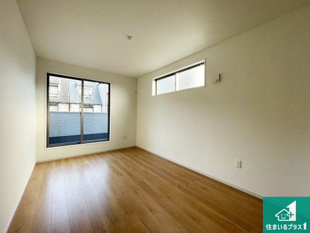 京都市伏見区向島庚申町　第2期　新築一戸建ての洋室|シンプルな洋室は、自分好みのインテリアが楽しめます♪ご家族とインテリアや家具を選びに行くのは新築購入時の醍醐味の一つです。ぜひお楽しみください♪