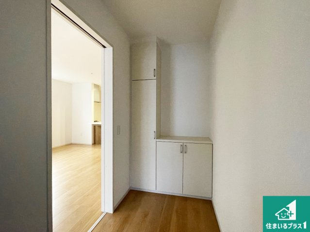 京都市伏見区向島庚申町　第2期　新築一戸建ての玄関|シューズボックスにはたくさんの靴が収納できるので玄関周りはいつもスッキリ！ご家族が増えても安心！