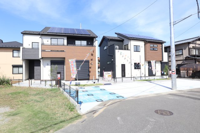 仲介手数料無料　桶川市上日出谷南3丁目　新築　全２棟の前面道路含む現地写真