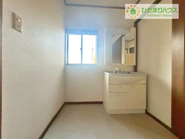 ひたちなか市大字市毛　中古戸建の独立洗面台|シンプルで使い勝手の良い独立洗面台！