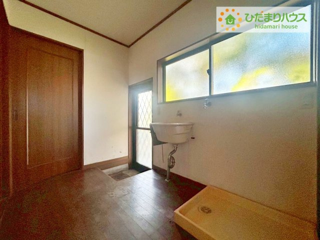 ひたちなか市大字市毛　中古戸建のランドリースペース|小窓があるので、熱気がこもりやすい空気の入れ替えがしやすいです！