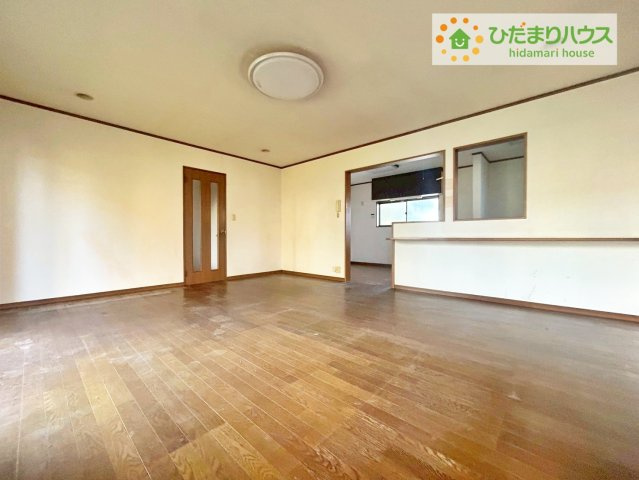 ひたちなか市大字市毛　中古戸建の居間・リビング|風通しが良いため、夏は風を感じて涼しく過ごせます(^^♪