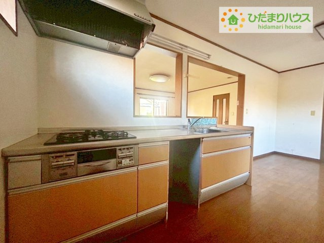 ひたちなか市大字市毛　中古戸建のキッチン|料理をしながらでも、ご家族との会話を楽しめる対面式キッチン♪