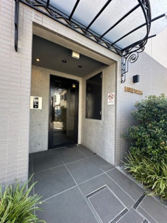 【エントランス】 | ＬＡＵＲＥＬ　ＴＯＧＯＳＨＩ　は三都市アース中延店へお任せください！
