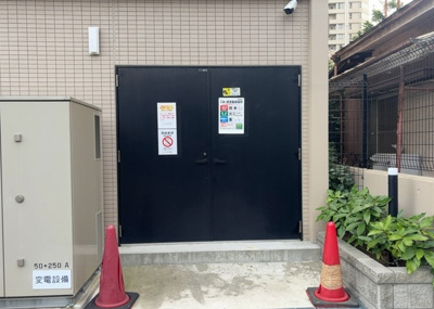 【設備】 | ソルティア橋本 | 共有部分は、住民なら誰もが使える設備のこと。例えば駐車場やエレベーター、インターネット設備、セキュリティ設備などがあります。他にも、マンションの廊下・外部階段やエントランス・ゴミ置き場などがあります。