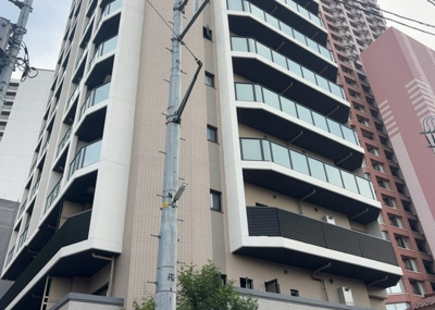 【外観】 | ソルティア橋本 | ＳＲＣ造は強度や耐震性の面でもRC造と比べて優れています。そのため、10階建以上の高層または超高層マンションなどの建築にも多く採用されています。柱や梁などのサイズが小さくても高い耐震性を確保できます。