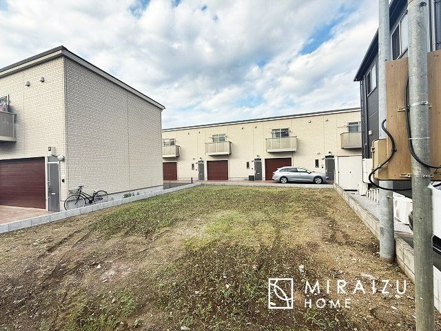 【外観】 | プライバシー性と開放感を高める住環境。陽当たりの良い開かれたロケーションを活かし、心地よい暮らしをプランニング