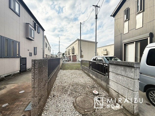 【前面道路含む現地写真】 | 贅沢な暮らしにぴったり設備が魅力♪家事導線の良い水回りで毎日綺麗家事もラクラク♪早朝、夜間問わず現地見学＆周辺環境ご案内致します♪
