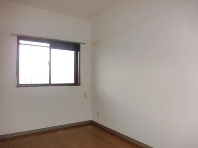 【洋室】 | ビューテラス王禅寺 | 洋室4.3帖☆玄関側にあるお部屋です♪子供部屋や書斎・寝室など多用途に使えそうなお部屋です♪