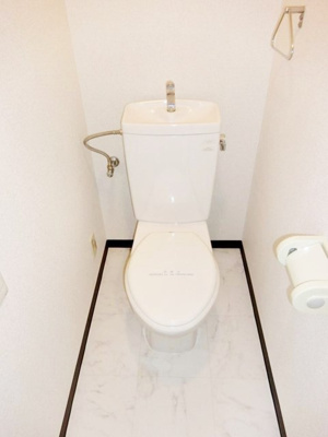 【トイレ】 | ビューテラス王禅寺 | 人気のバストイレ別です♪トイレが独立していると使いやすいですよね☆横にはタオルを掛けられるハンガーもあります！