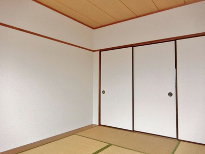 【寝室】 | ビューテラス王禅寺 | 南向き和室6帖☆押入れがあります♪寝具をすっきり収納できるので和室は寝室にもオススメ♪