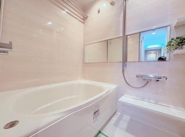 【浴室】 | 志村坂上見次公園マンション | 一日の疲れが癒される優雅な時間を堪能できるゆとりあるバスルームです。